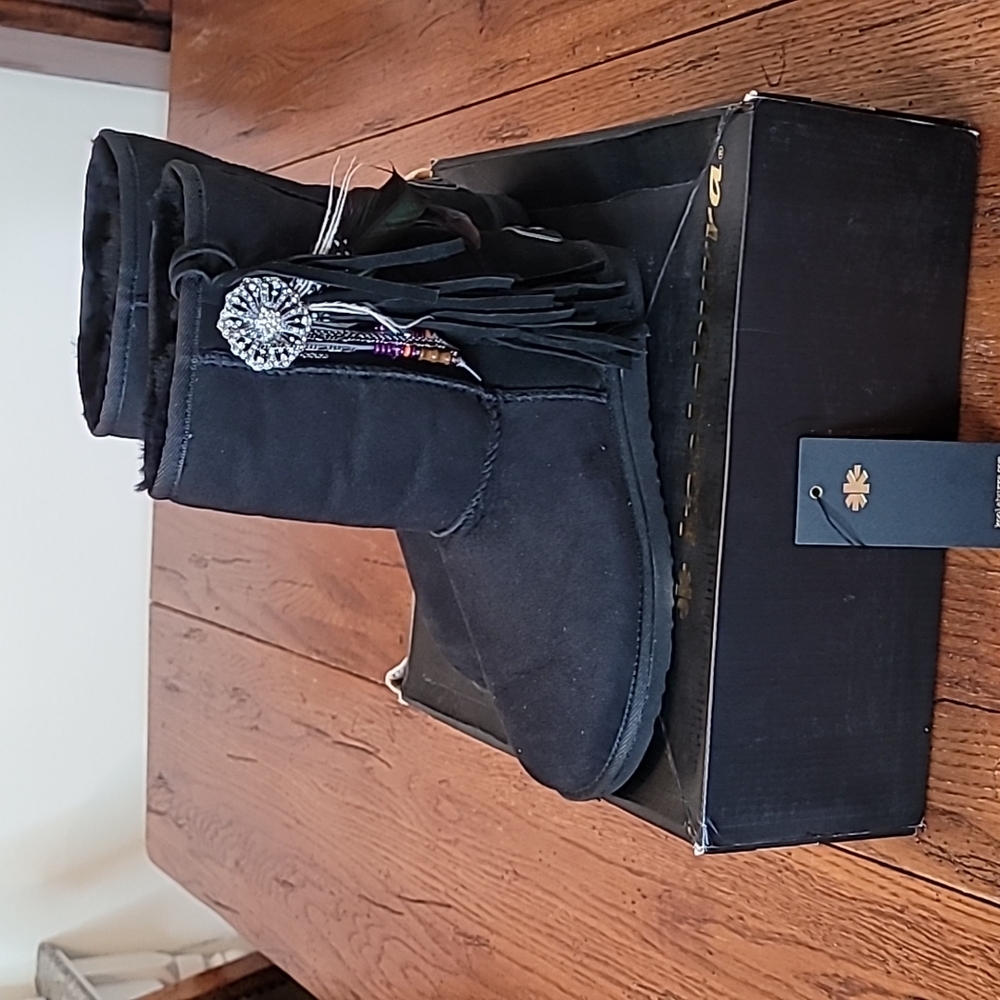 Koolaburra black shearling boots size 9
